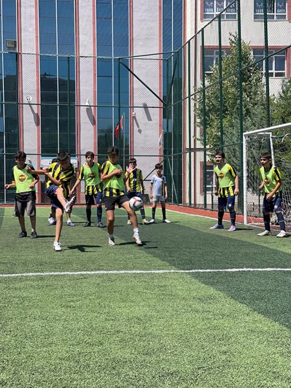 Fenerbahçe Futbol Okulu - Etimesgut - 20. Fotoğraf Fenerbahçe Futbol Okulu - Etimesgut - 20. Fotoğraf