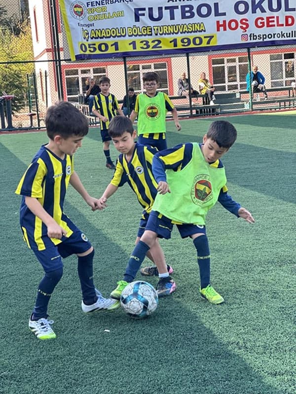Fenerbahçe Futbol Okulu - Etimesgut - 10. Fotoğraf Fenerbahçe Futbol Okulu - Etimesgut - 10. Fotoğraf
