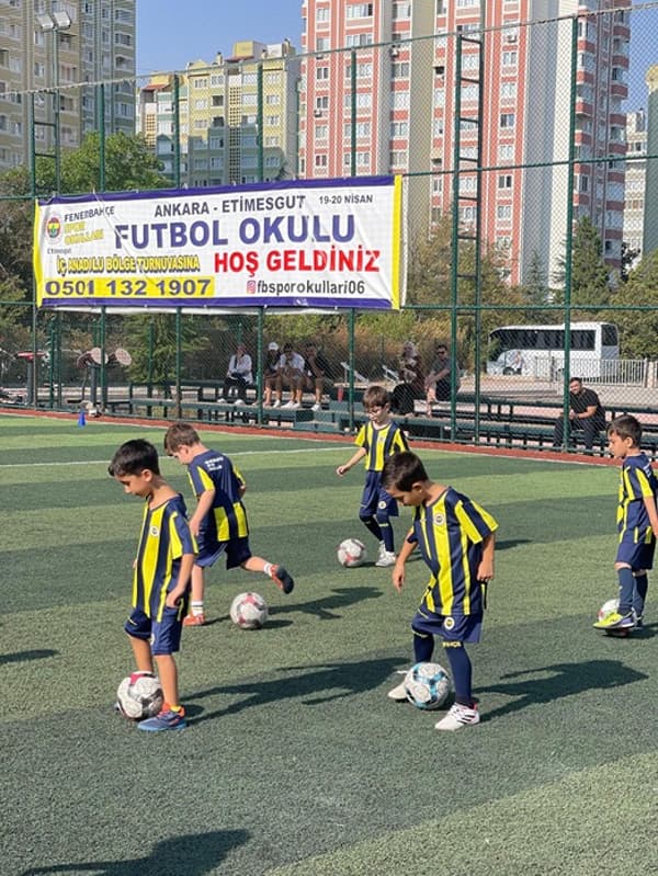 Fenerbahçe Futbol Okulu - Etimesgut - 6. Fotoğraf Fenerbahçe Futbol Okulu - Etimesgut - 6. Fotoğraf