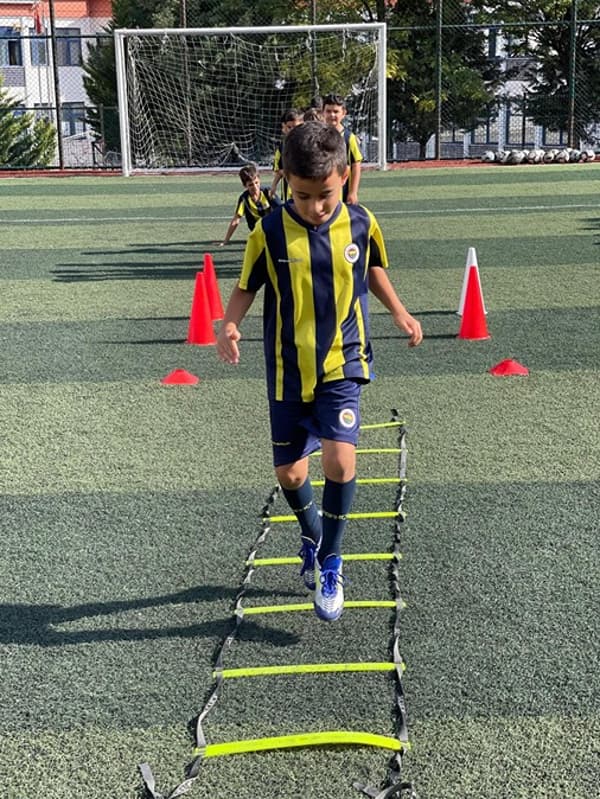 Fenerbahçe Futbol Okulu - Etimesgut - 16. Fotoğraf Fenerbahçe Futbol Okulu - Etimesgut - 16. Fotoğraf