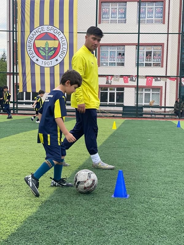Fenerbahçe Futbol Okulu - Etimesgut - 22. Fotoğraf Fenerbahçe Futbol Okulu - Etimesgut - 22. Fotoğraf