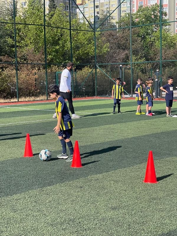 Fenerbahçe Futbol Okulu - Etimesgut - 18. Fotoğraf Fenerbahçe Futbol Okulu - Etimesgut - 18. Fotoğraf