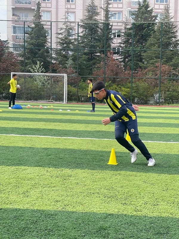 Fenerbahçe Futbol Okulu - Etimesgut - 12. Fotoğraf Fenerbahçe Futbol Okulu - Etimesgut - 12. Fotoğraf